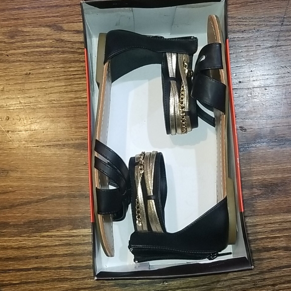 GUESS BLACK Sandals - Picture 8 of 8